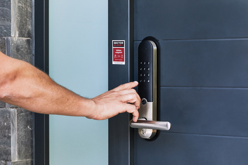 Penser a bien fermer sa porte est une precaution indispensable avant de partir en vacances