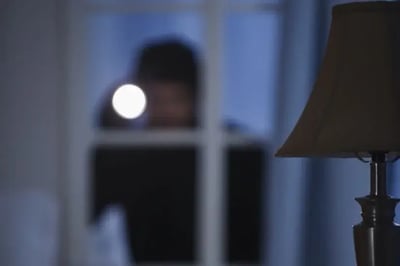 Comment les cambrioleurs choisissent une maison : comprendre pour mieux se protéger