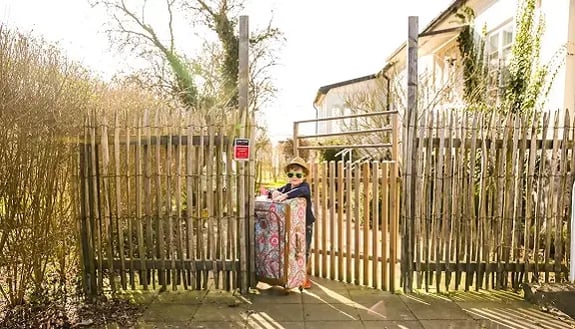 Enfant partant en vacances Sector Alarm