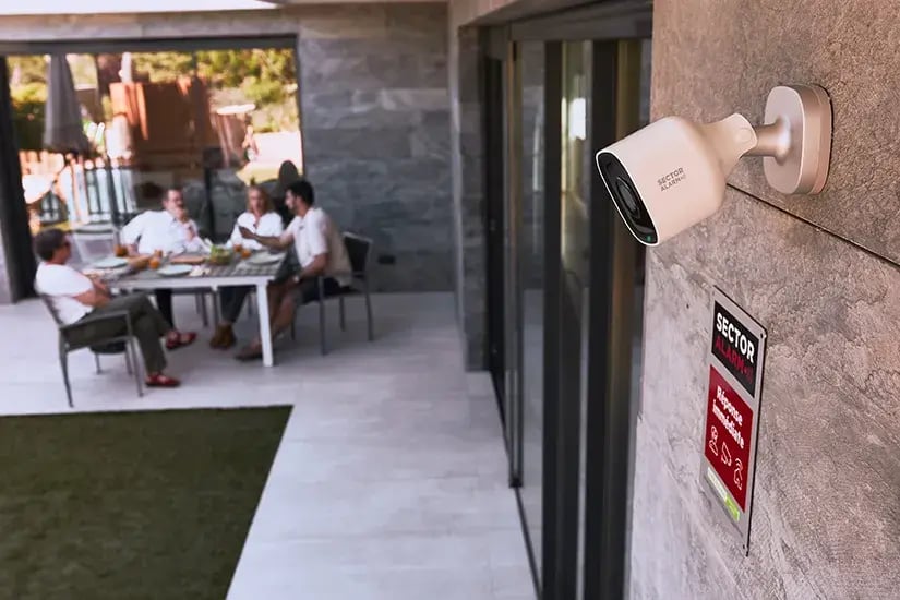 Caméra de surveillance extérieure avec enregistrement : suffit-elle à sécuriser votre maison ?
