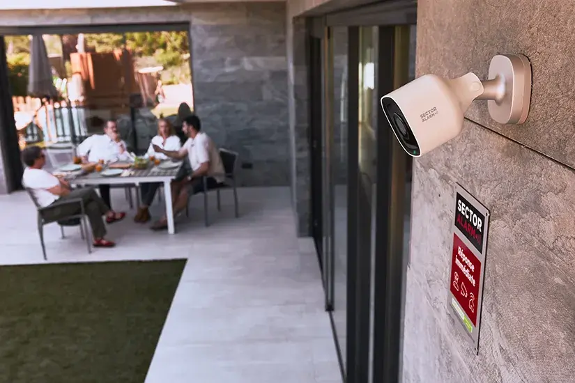 Caméra dans le jardin : est-ce vraiment utile pour sécuriser sa maison ?