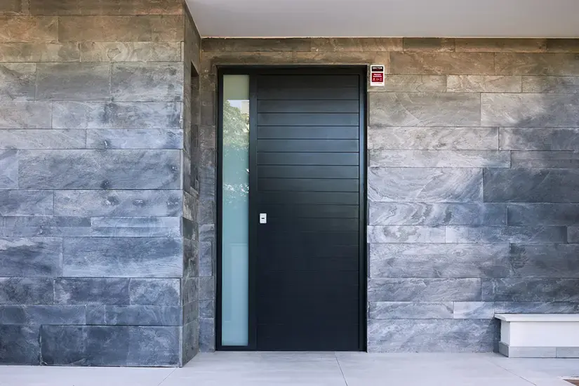 Renforcer porte d’entrée : quelles solutions pour une sécurité efficace ? Renforcer porte d’entrée : quelles solutions pour une sécurité efficace ?